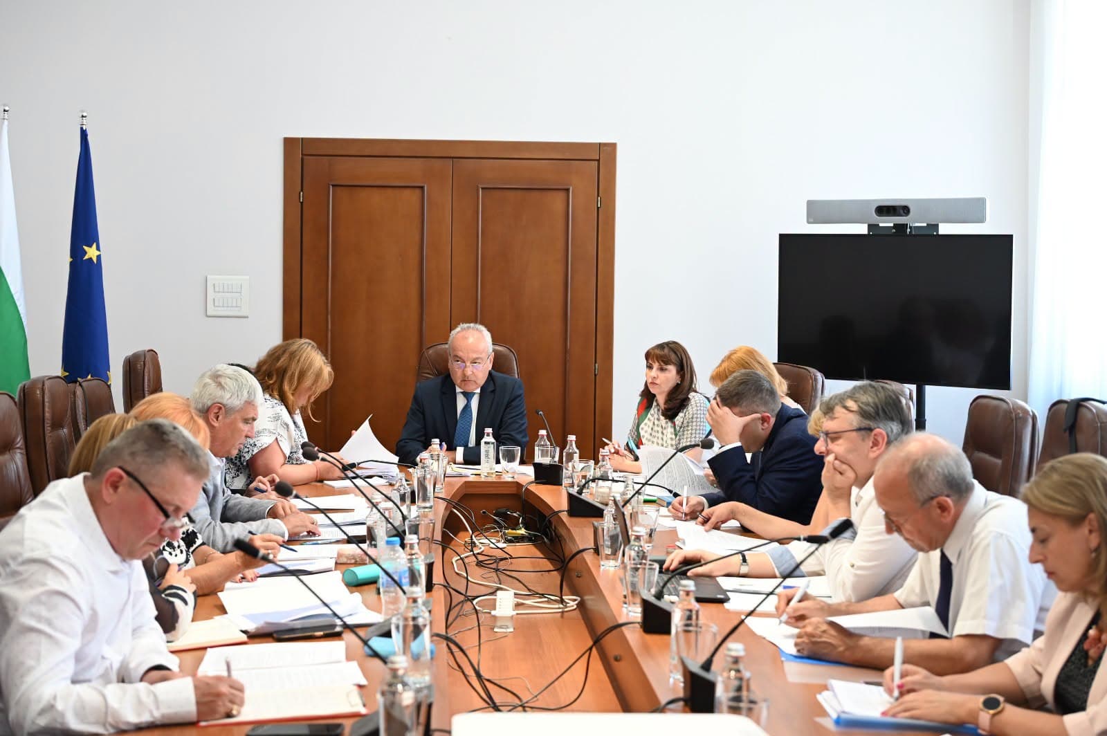Четири индикатора определят ръста на минималната работна заплата
