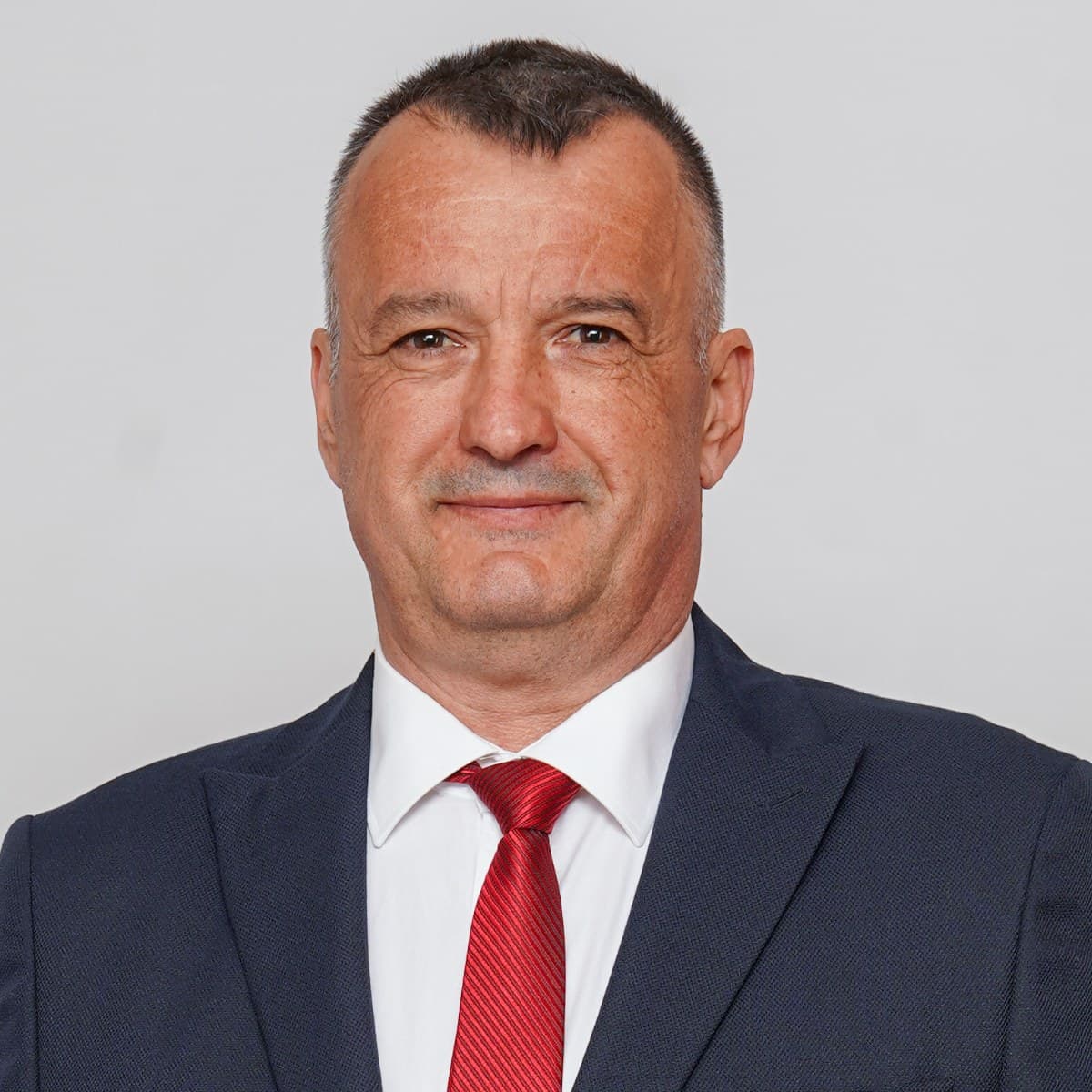 Бисер Николов