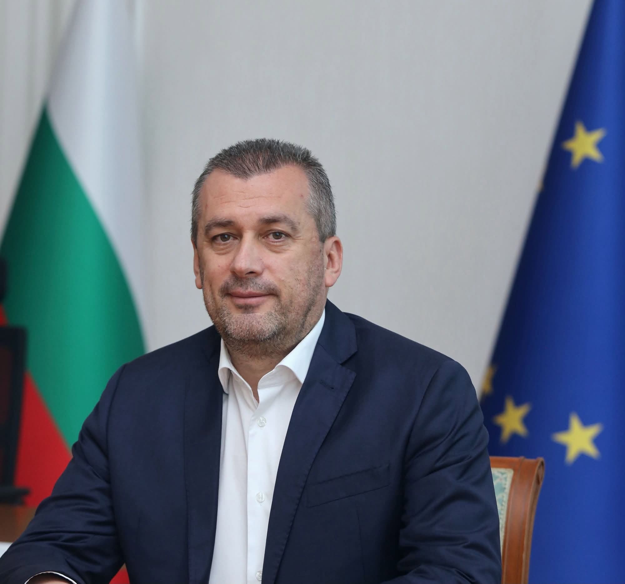 Министър Пеев разпореди проверка по случая със сваленото от автобус дете