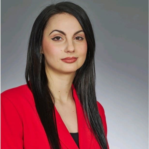 Любена Рибарова
