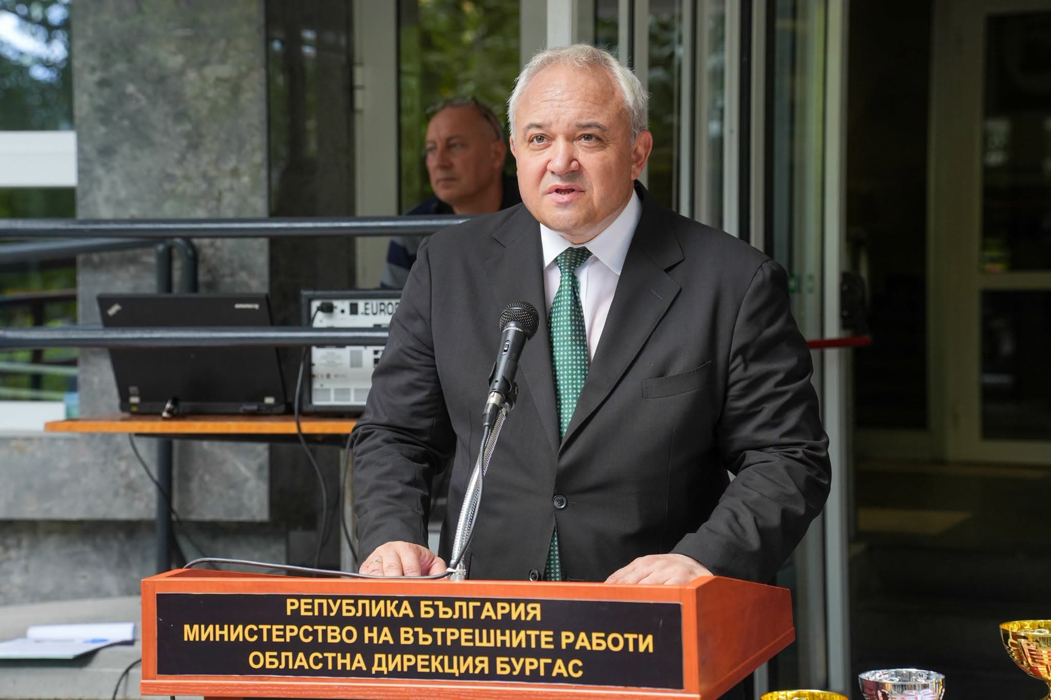 Министър Демерджиев: Времето, в което определени лица бяха под чадър, приключи!