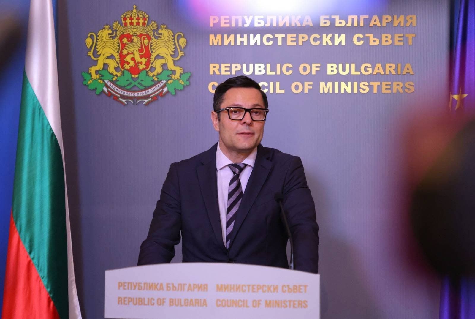 Правителството дава 300 млн. евро подкрепа за хората и бизнеса заради цените на горивата