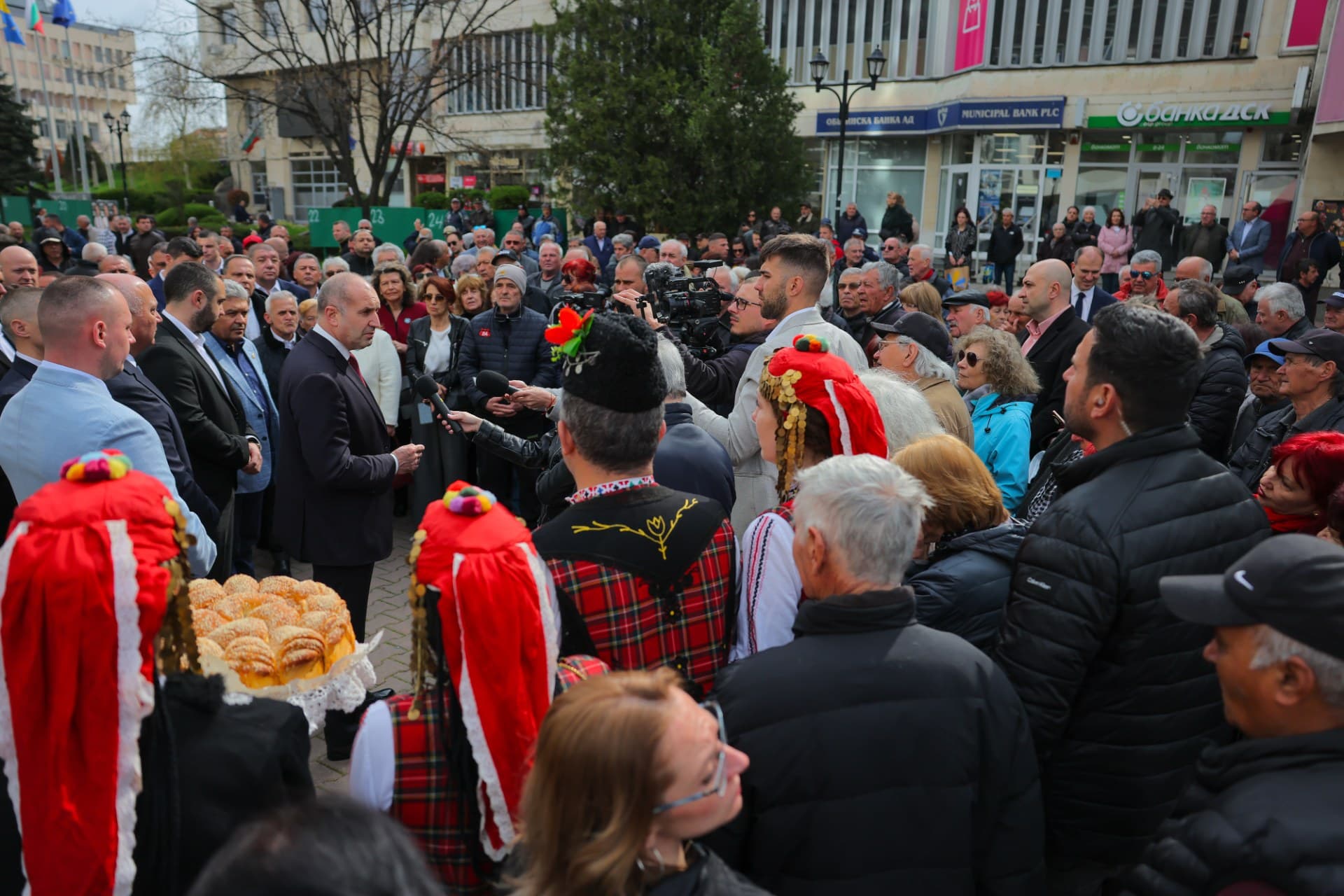 Румен Радев: Ще свалим завинаги Борисов и Пеевски от политическата сцена, ако 80% от хората излязат и гласуват, както се случи в Унгария