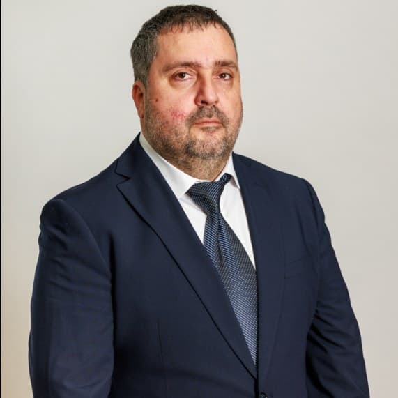Андрей Николов