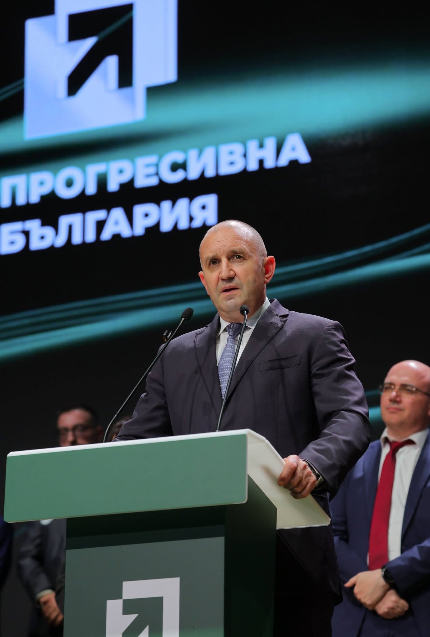 Американски анализатор: Радев е уникален играч, следва собствен път