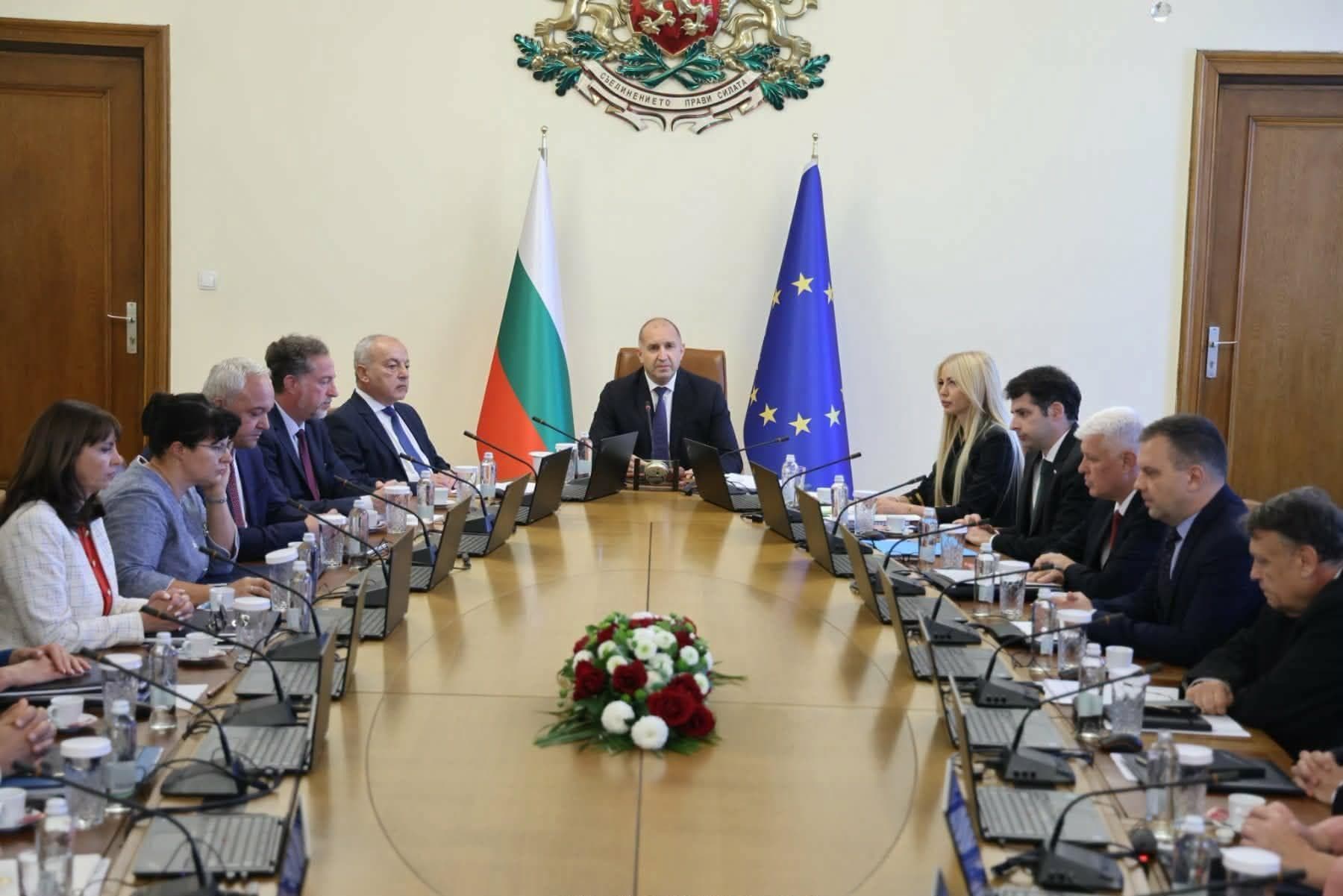 Румен Радев: Намаляваме драстично таксите за електронна и електрическа техника